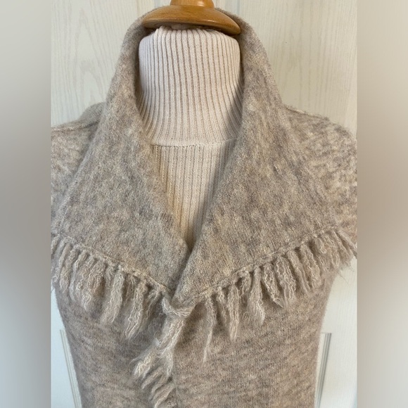 Aritzia Wilfred Free Fei Fei Alpaca BlendFringe Trim Sweater Vest - Picture 3 of 15